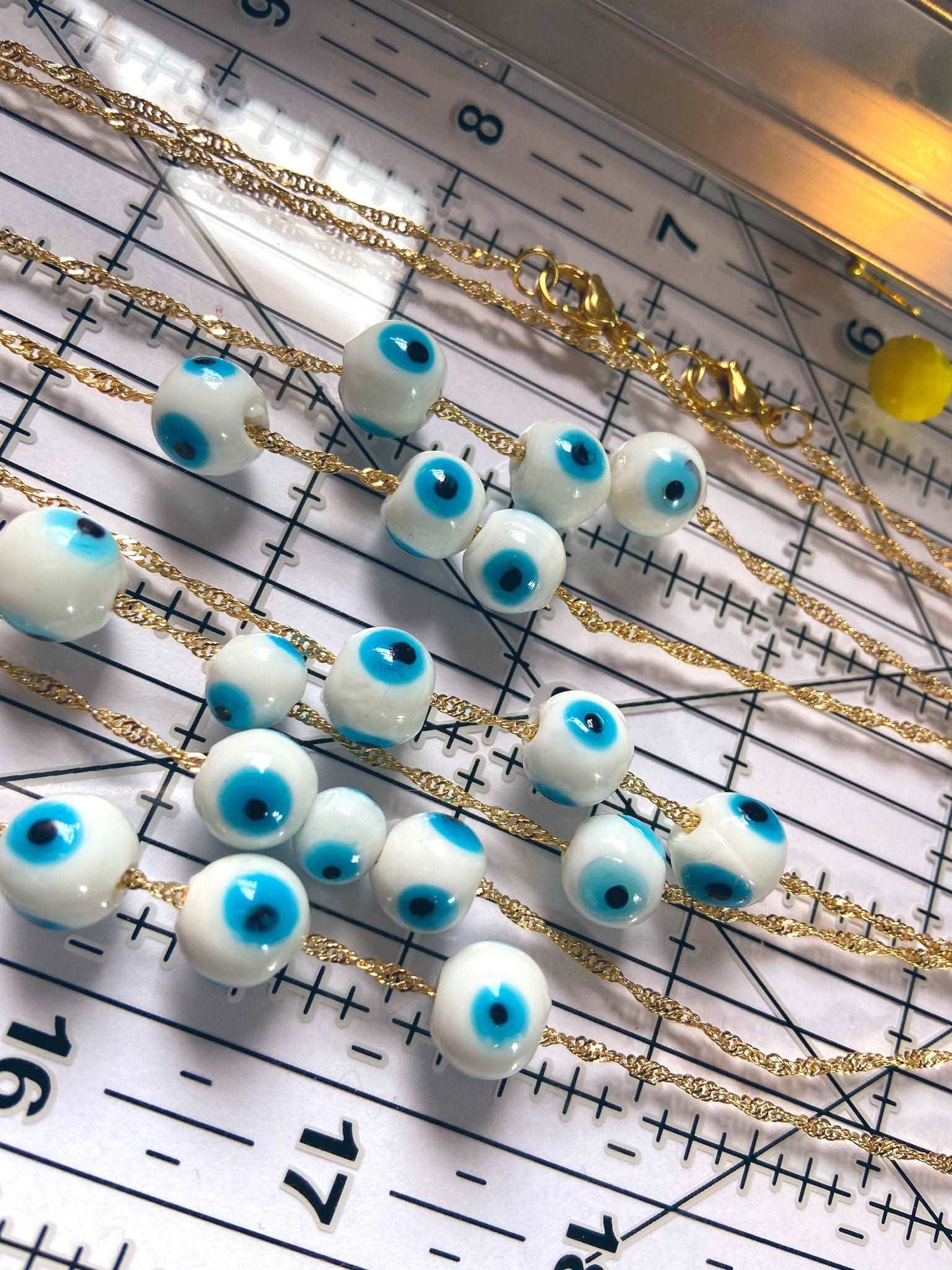 3 eye'd choker