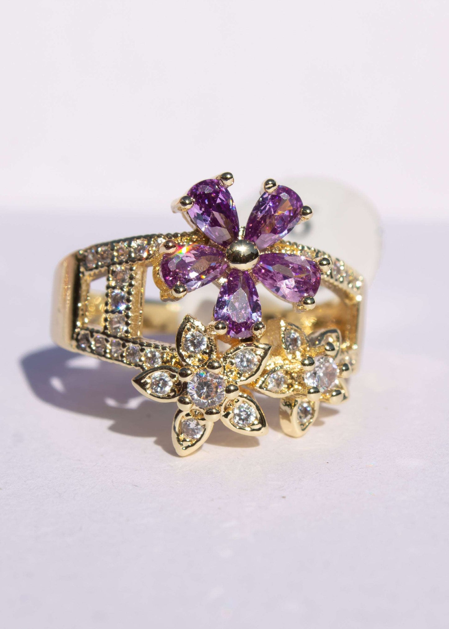 Purple cz ring, purple flower ring, purple diamond ring, purple flower diamond ring, flower ring, gold flower ring, daisy rings, flower rings aesthetic, flower rings art, cute flower rings, gold flower rings jewelry, flower girl rings, flower rings handmade, cz rings, litiki rings, litiki.co, litiki, litiki jewelry, flower rings decor